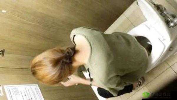 极品厕拍：窥探隐私的极度私密行为